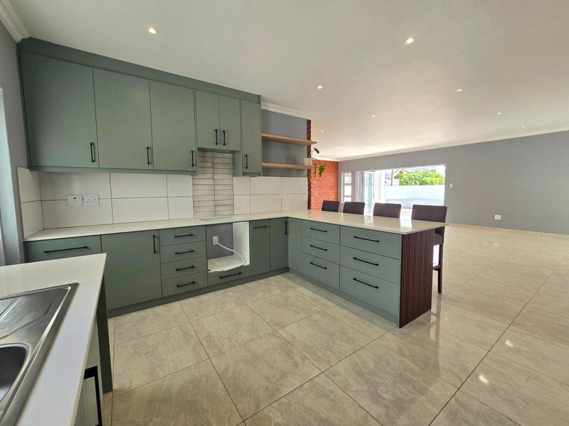 3 Bedroom Property for Sale in Golden Mile Western Cape
